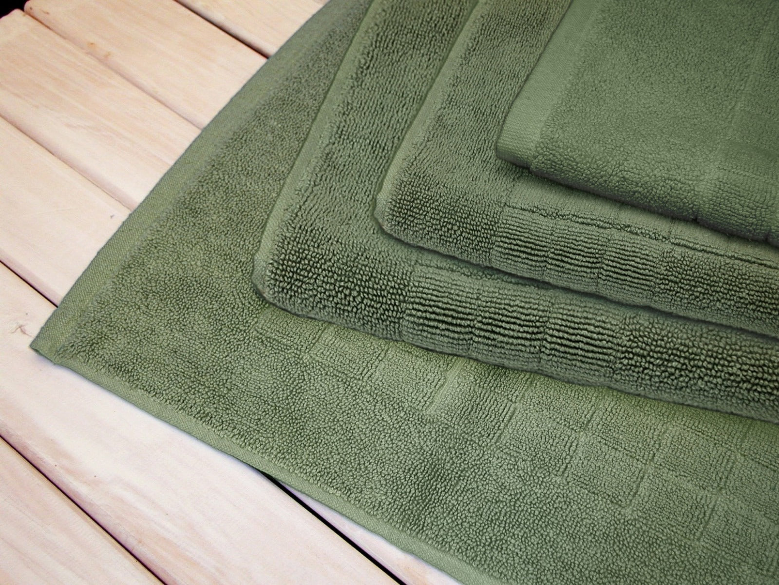 Egyptian Cotton Light Green Bath Mat 90 x 50 cm